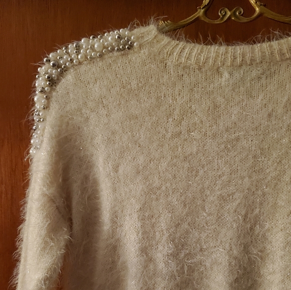 Katsumi fuzzy sweater with pearl accents - Picture 8 of 11